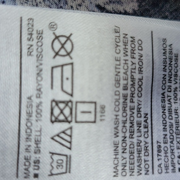 Old Navy Large Sleeveless Top - Picture 5 of 5